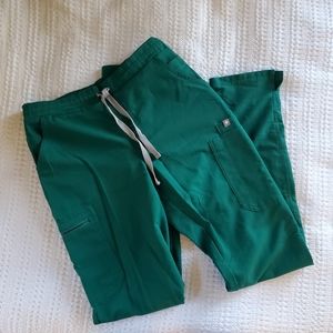 Figs XS/tall Yola scrub pants in Hunter Green